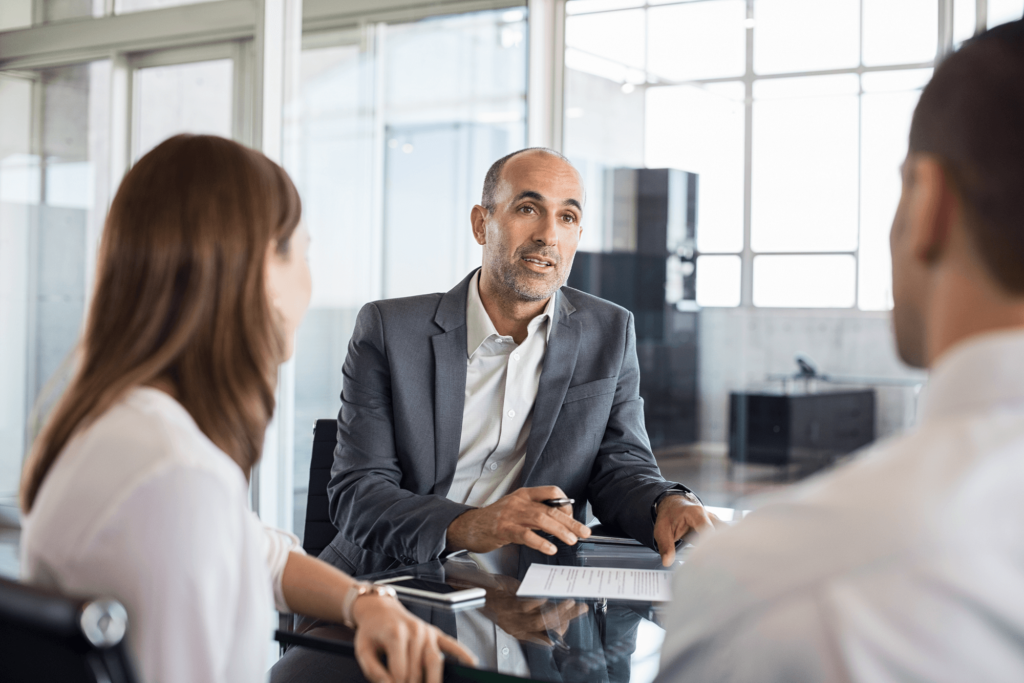 Een van onze BI consultants in gesprek met de klant